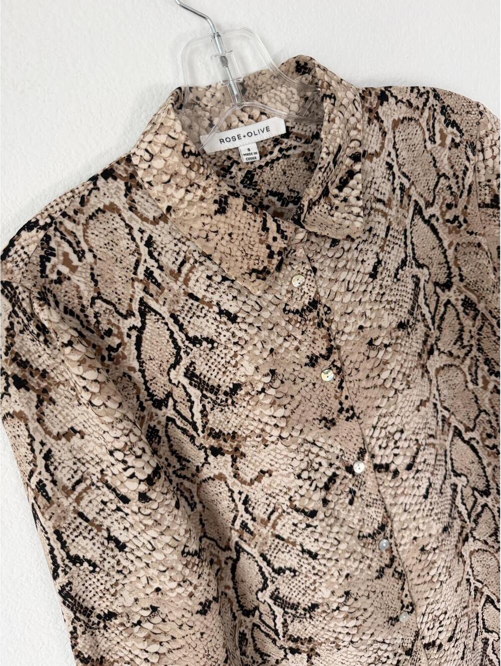 Rose+Olive Long Sleeve Button Up Collared Animal Print Shirt Women's Size S - Picture 3 of 7